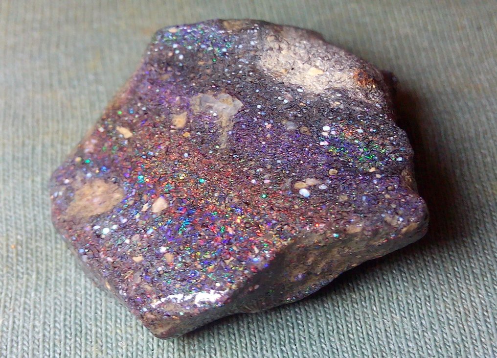 34,5 cts - Top Colors - Honduras Black Opal Karkea- 6.9 g #1.0