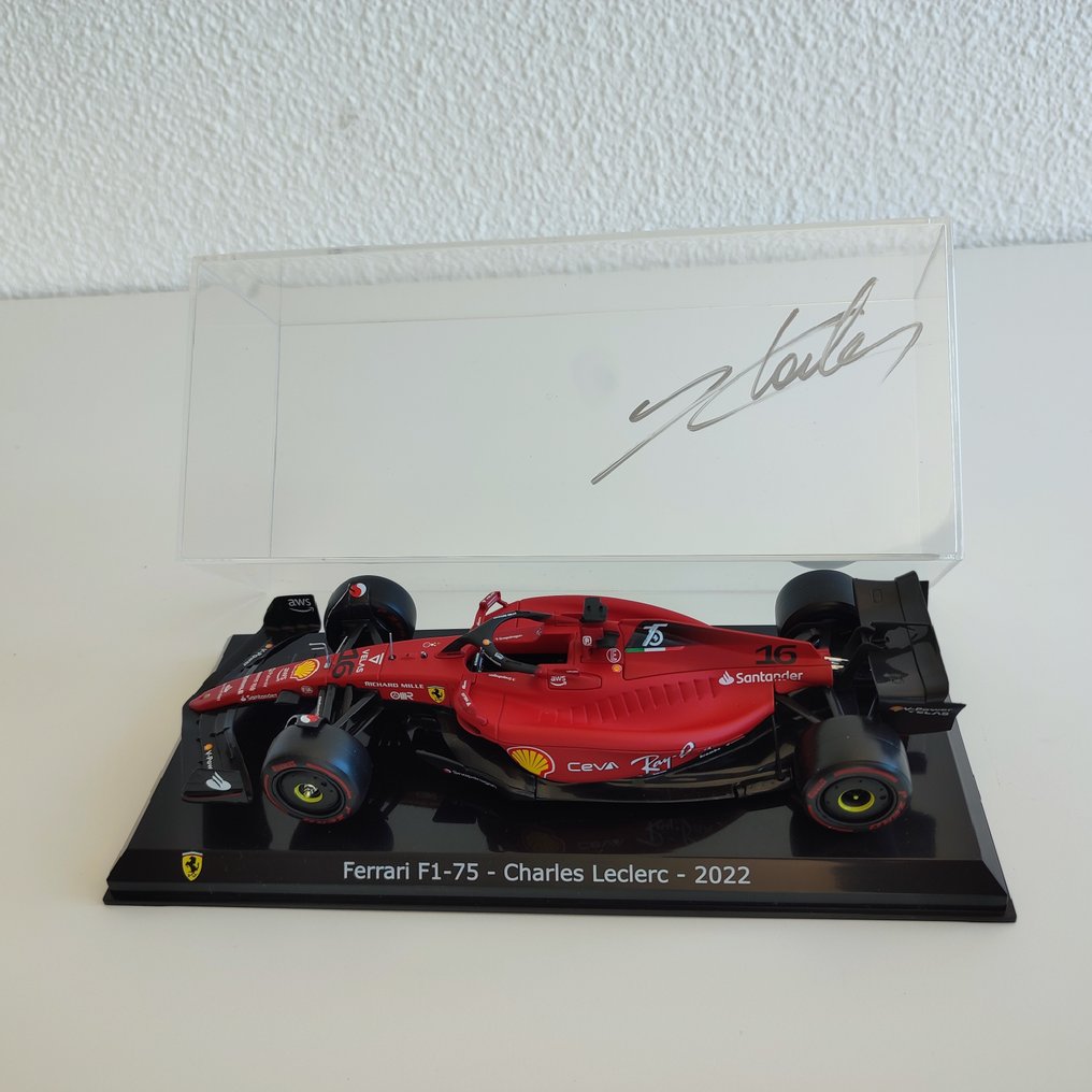 Ferrari - Charles Leclerc - 2022 - 1/24 méretarányú modellautó #1.0