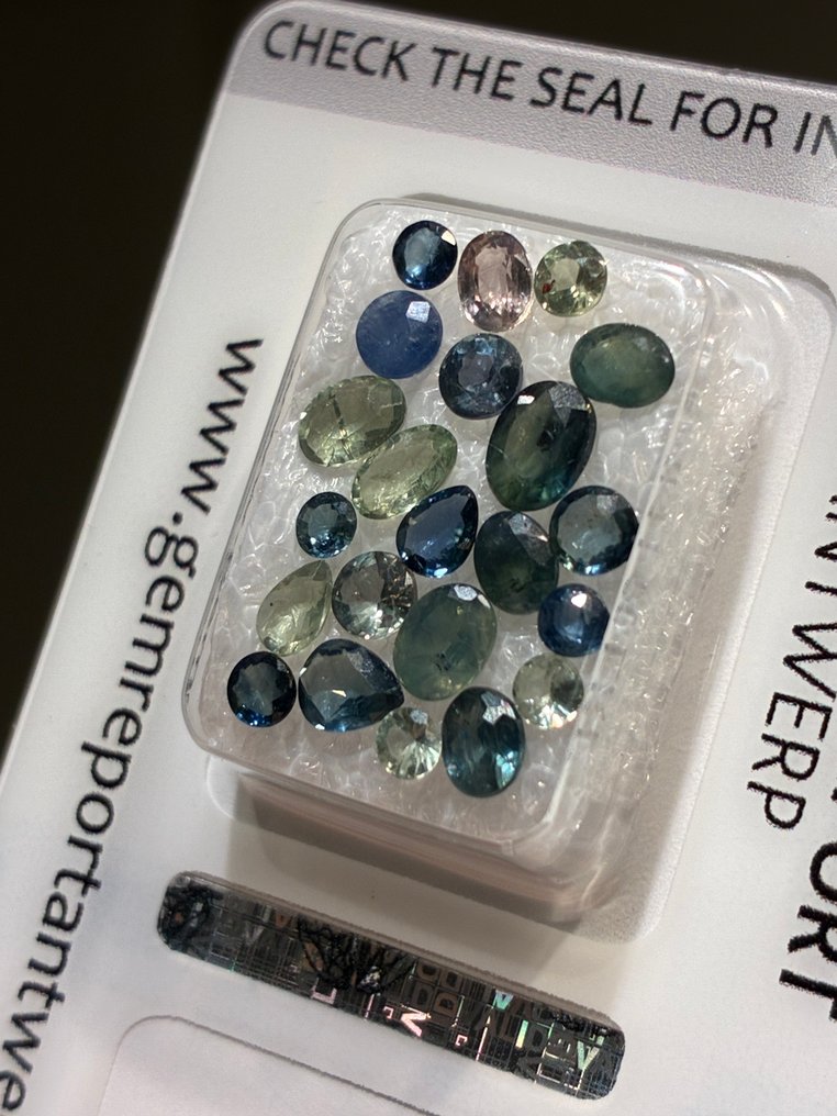 22 pcs  Verde, Blu Zaffiro  - 4.56 ct - Gem Report Antwerp (GRA) #3.2
