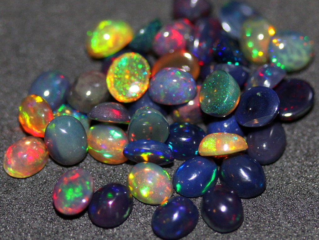 真正的多彩黑欧泊 - 9.47 克拉 - 无底价 磨光- 1.89 g #1.0