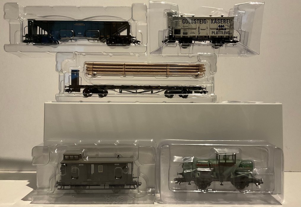 Trix H0轨 - 24104 - 模型火车货车组 (1) - 一套五辆多样化货车 - K.Bay.Sts.B #2.1