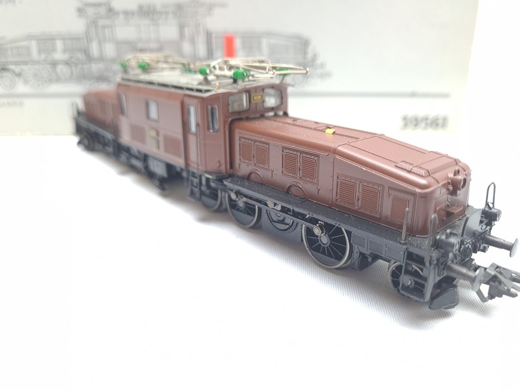 Märklin H0 - 39561 - Sähköveturi (1) - Ce 6/8 III 'Krokodil' Bruin - SBB #4.3