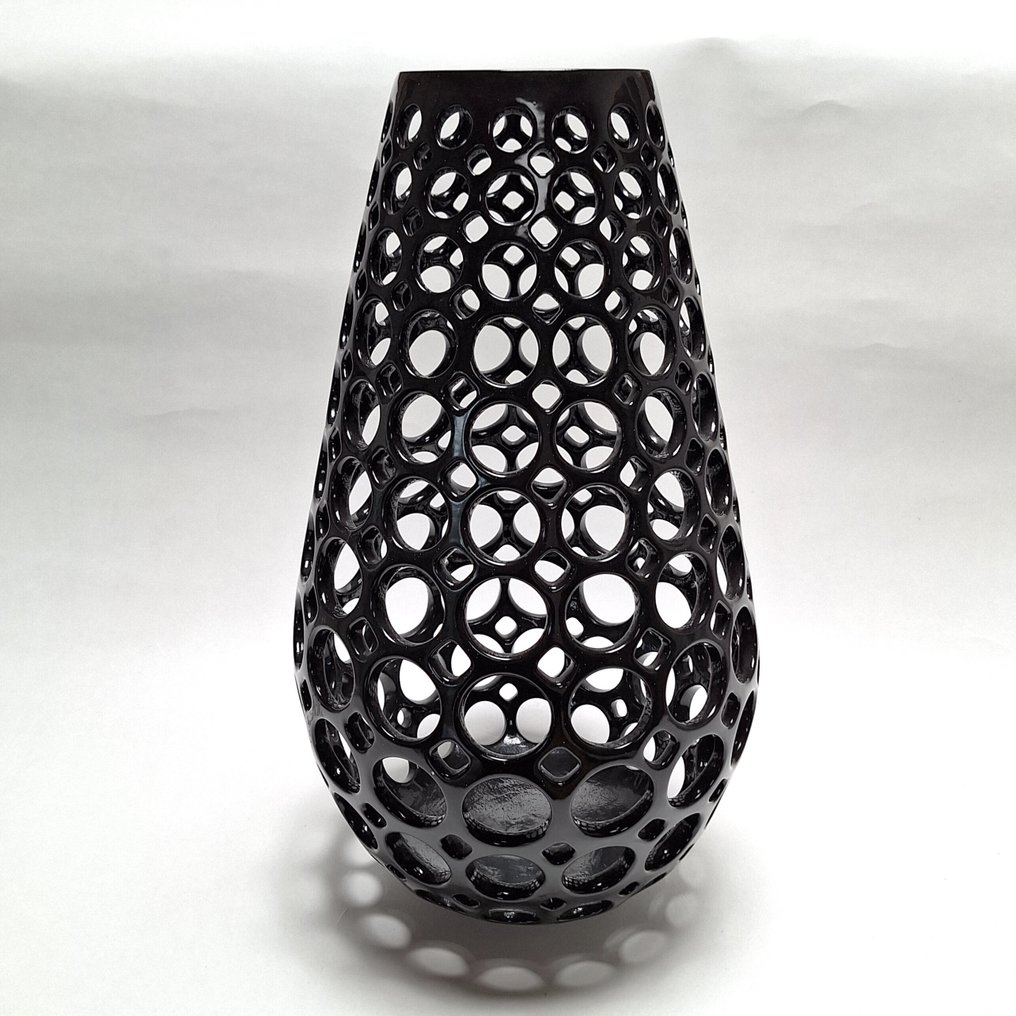 Lynne R. Meade - Escultura, Elongated Teardrop Round Lace Vessel - 43 cm - Grés - 2023 #1.0