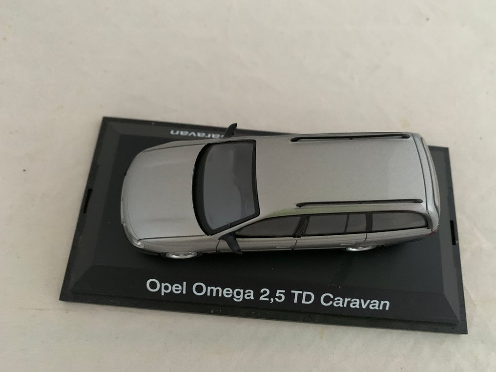 Schuco 1:43 - Model car (3) - Opel Omega 2,5 TD Caravan; VW Passat; Opel Vectra #3.2