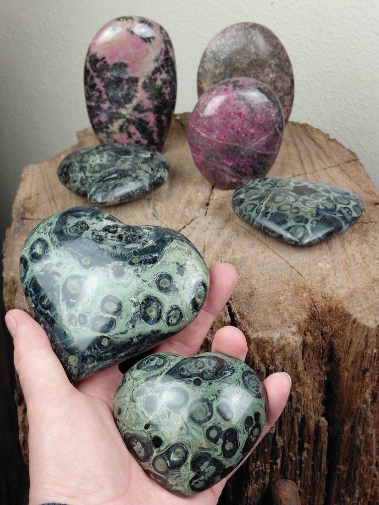 Bellissime sculture di Rhodonite e cuori di Kambaba Jaspis - Altezza: 10 cm - Larghezza: 9 cm- 2.5 kg #1.0