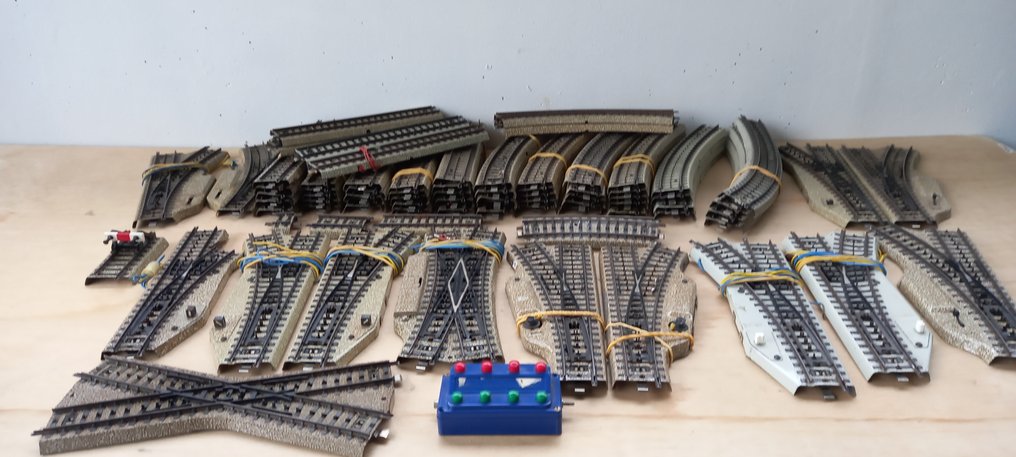 Märklin, Primex H0 - Serie 5100/5106/5120/5200 - Tory kolejowe (modelarstwo) (79) - 79-częściowa partia M-Rails i zwrotnice. #1.0