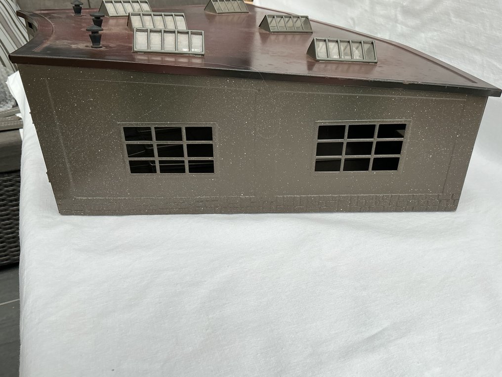 Märklin H0 - 7028 - 模型火車附件 (1) - 金属制的固定火车库，带灯 #3.2