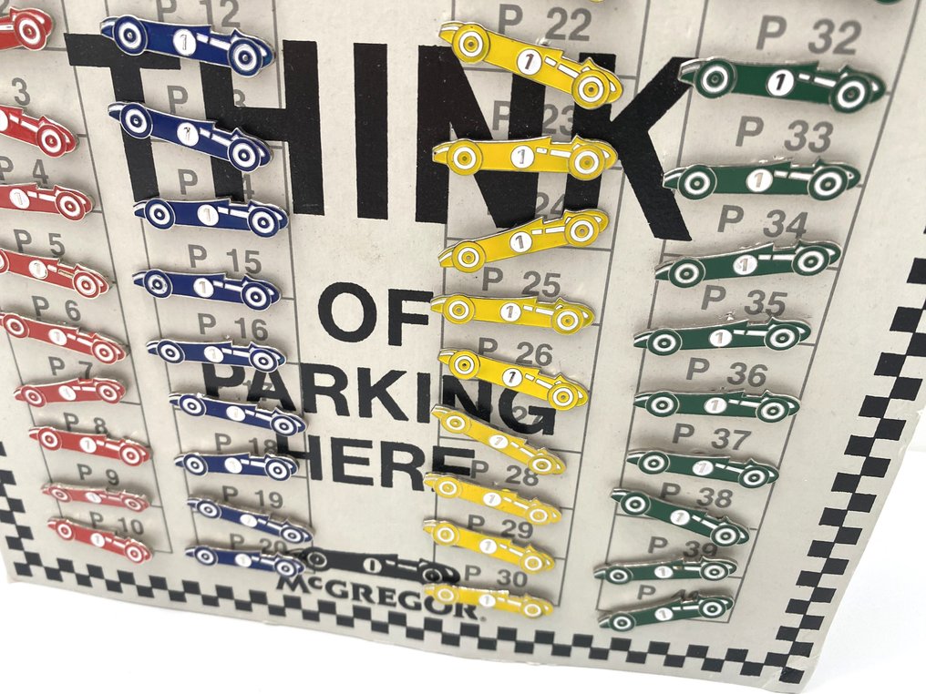 McGregor toonbankdisplay - met ‘race’ speldjes #4.3