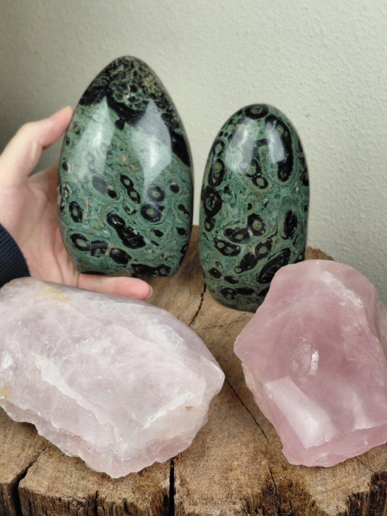 Smukke, tykke, polerede Kambaba Jaspis- og Rozenkwarts-skulpturer. - Højde: 14 cm - Bredde: 9 cm- 3.9 kg #1.0