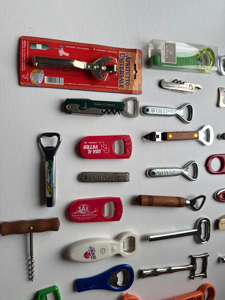 Bottle opener (38) - Iron, plastic #4.3