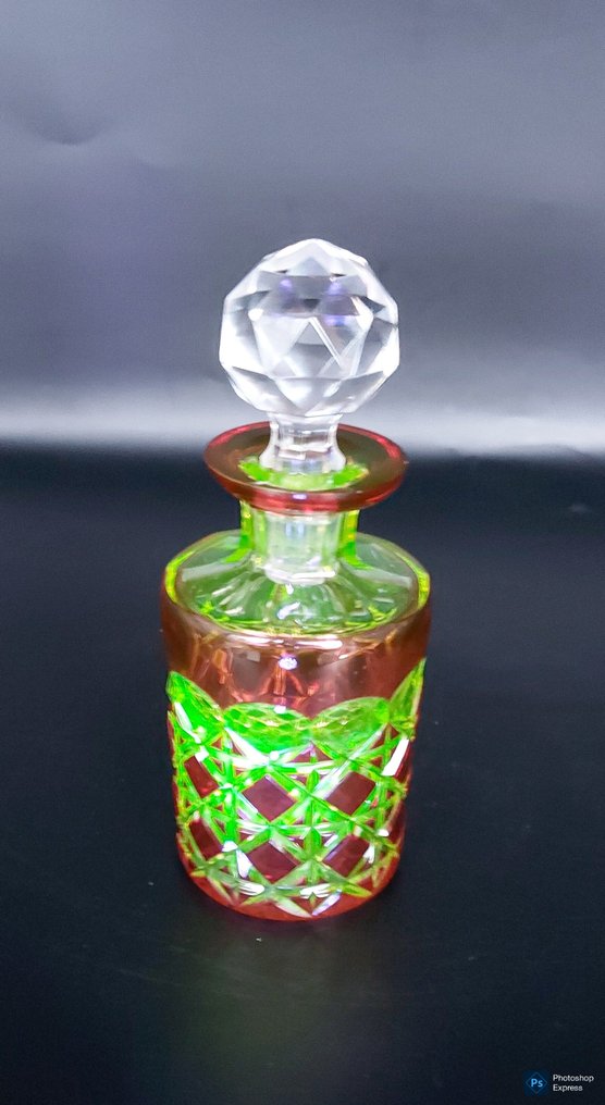 attribué à Val Saint Lambert - 香水瓶 - cut-to-clear kristal - 双重红色铀 #1.0