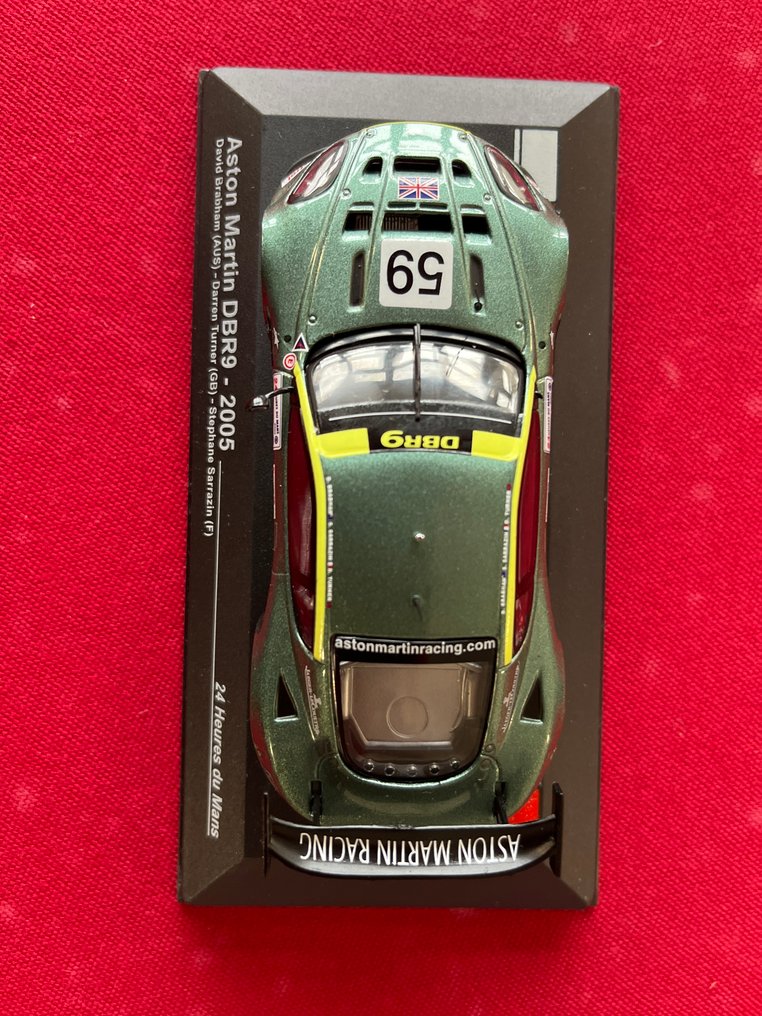 1:43 - Voiture de course miniature - Aston Martin DBR9 #3.2