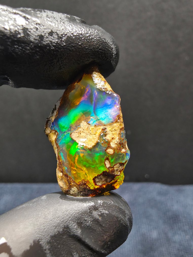 27.20ct Natural Crystal Opal Rough- 5.44 g #2.1