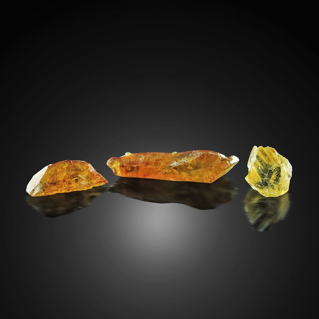 无底价！一套3个令人惊叹的金黄色方解石水晶，来自德国吕森根。 水晶 - 高度: 4.6 cm - 闊度: 1.3 cm- 11 g #1.0