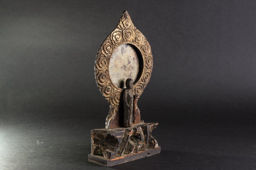 Antique Buddha Sclpture with Bronze Mirror by Fujiwara Mitsumasa (藤原光政) - 塑像 木 - 日本 - Edo Period (1600-1868) #2.1