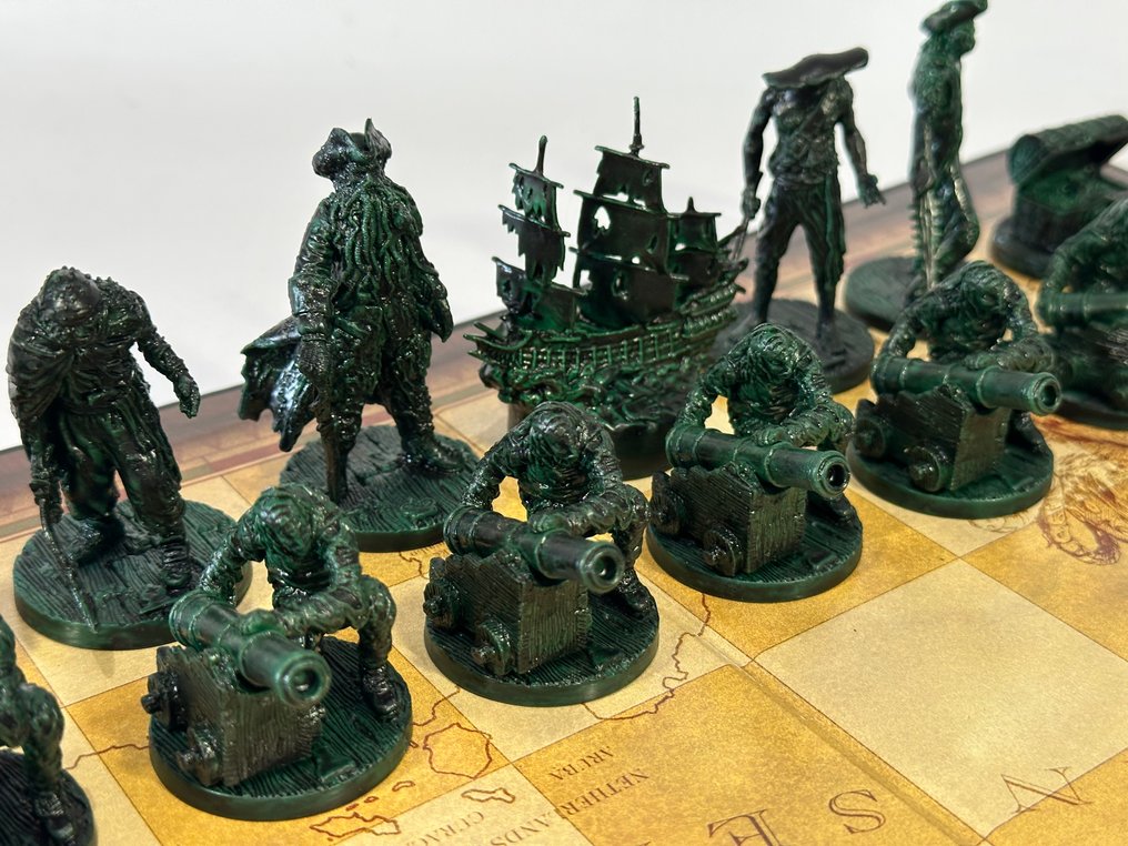 棋盘游戏 - 加勒比海盗：死者之箱——国际象棋套装收藏者游戏——完整 #4.3