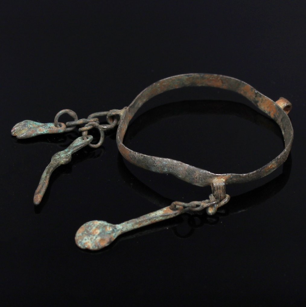 古罗马 黄铜色 吊坠，带有挂饰、护身符和小雕像，罕见 #2.1