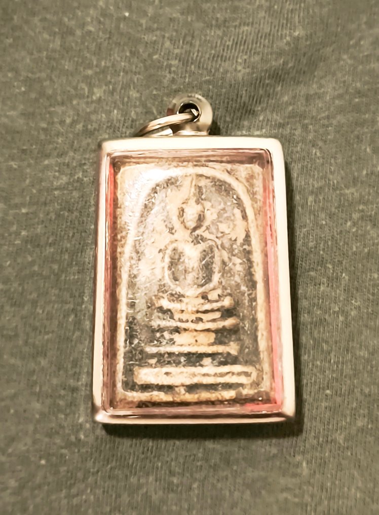 Amuletti - Thaimaa 8 thaimaalaista buddhalaisamuletia (Ei pohjahintaa) #2.1