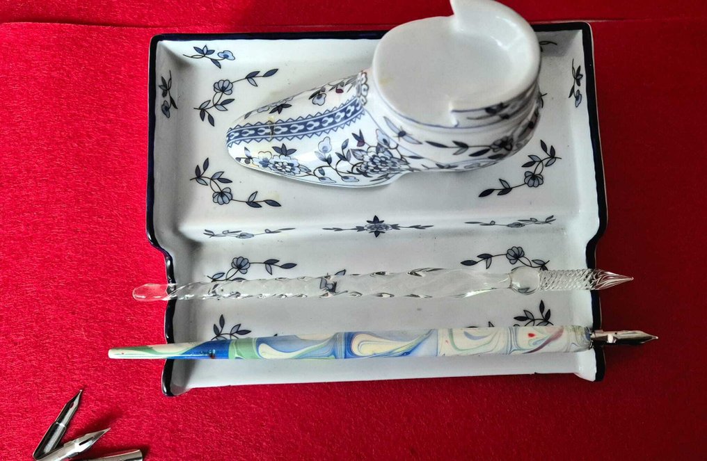 Authentic Models - Charles II - Sin precio de reserva - Tintero - Charles II Delft Inkwell - Porcelana, Vidrio, Metal #2.1