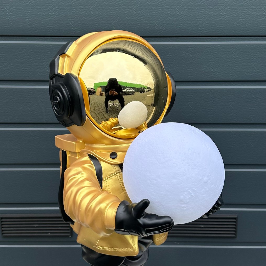 Daluxe Art - 1999 • “Cosmic Gold Astronaut with Color-Changing Light Sphere – One-Off Creation” #2.1