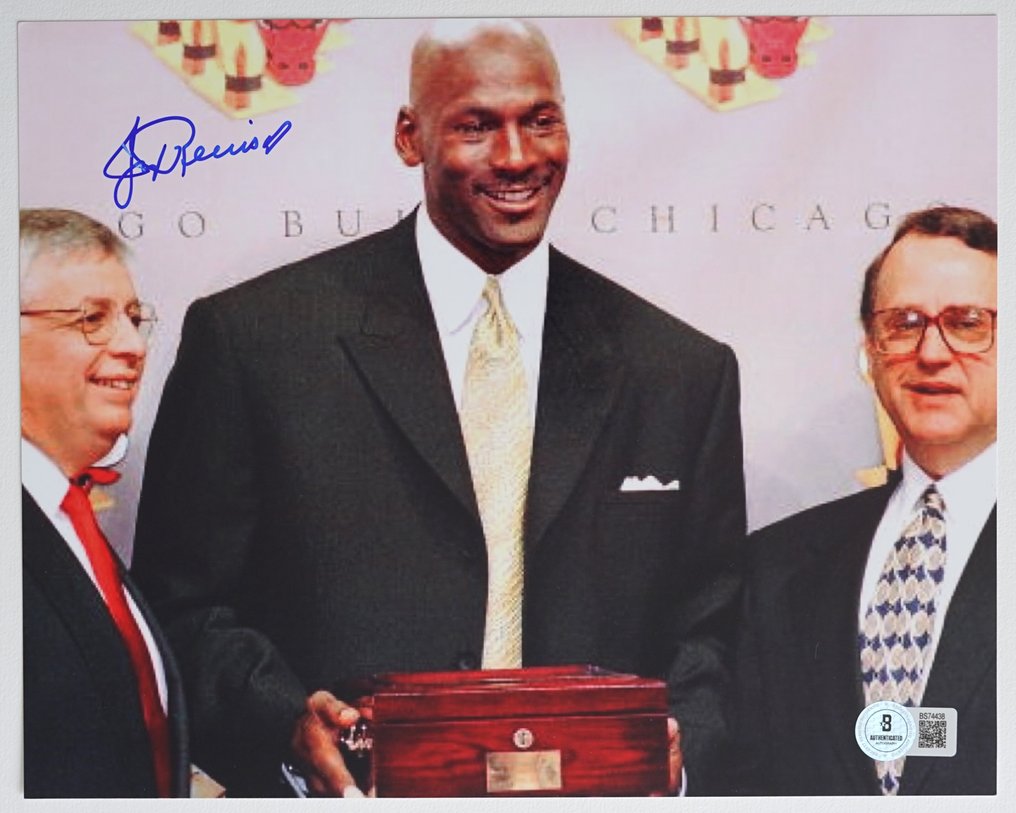 芝加哥公牛队 - NBA - Jerry Reinsdorf Here with Michael Jordan - 照片, 签名,附有 Beckett 认证书 #1.0