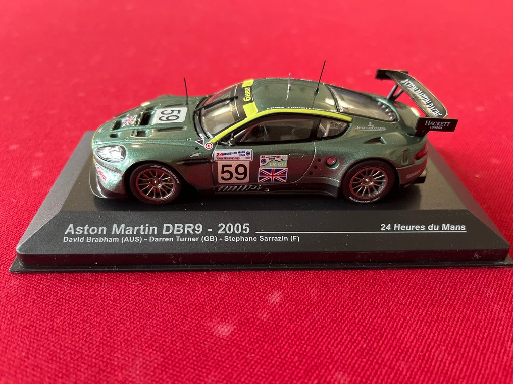 1:43 - Voiture de course miniature - Aston Martin DBR9 #1.0
