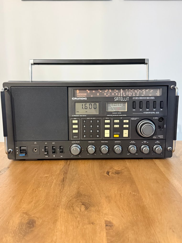 Grundig - Satellite International 650 Radio #2.1