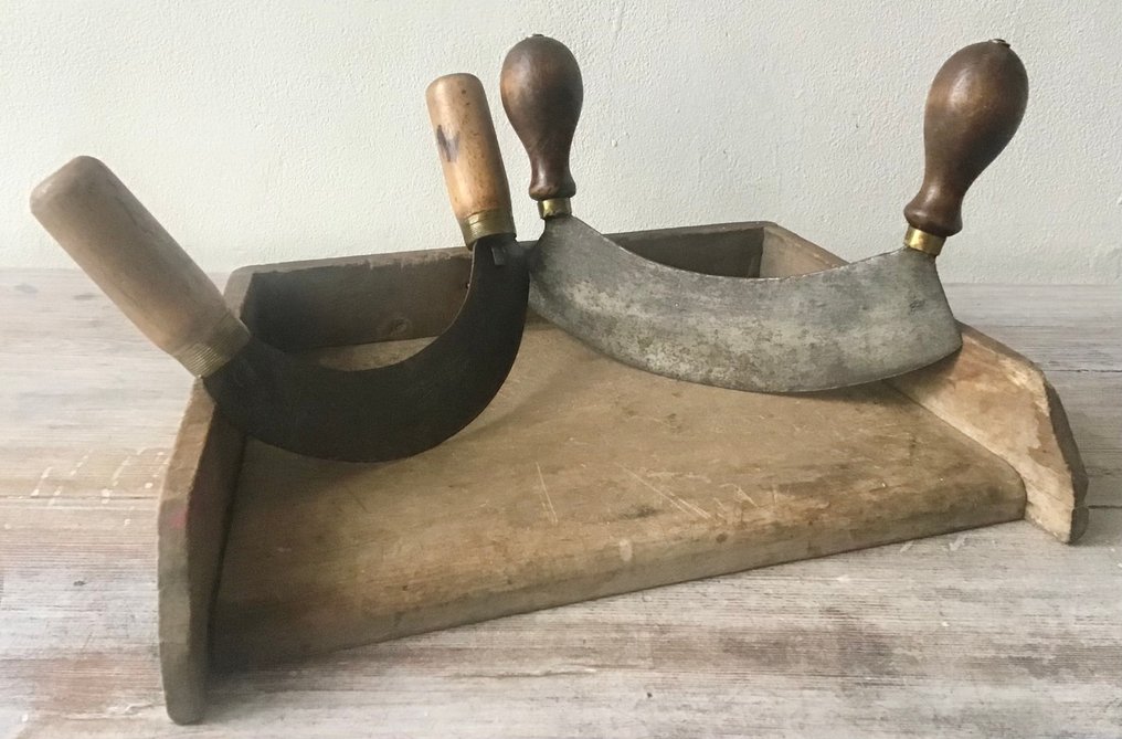 Μαχαίρι κουζίνας - 2 mezzaluna από kruidenmessen σε ατσάλι με ξύλινα χερούλια και αντίστοιχο ξύλινο δίσκο κοπής. - Γαλλία #3.2