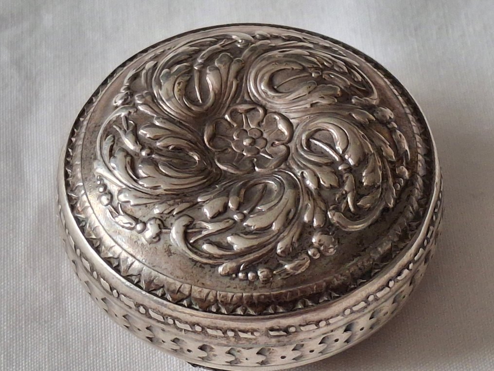 Contenitore per tabacco - Portatabacco in argento antico indonesiano con motivi floreali e uccelli - .800 argento - scatola di tabacco indonesiana #3.2