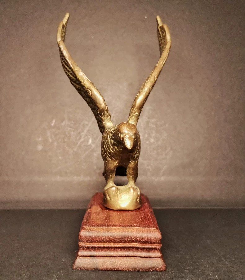 Scultura, Statue: Brass-colored eagle, solid wood base. - 15 cm - Rame #2.1