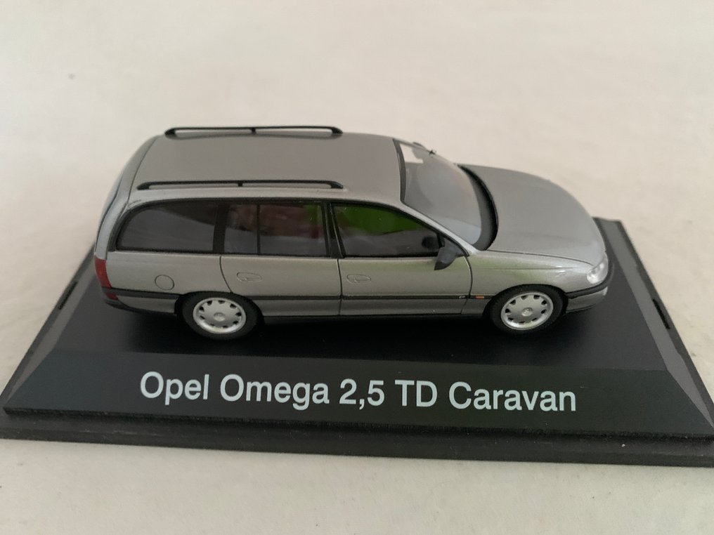 Schuco 1:43 - Model car (3) - Opel Omega 2,5 TD Caravan; VW Passat; Opel Vectra #1.0