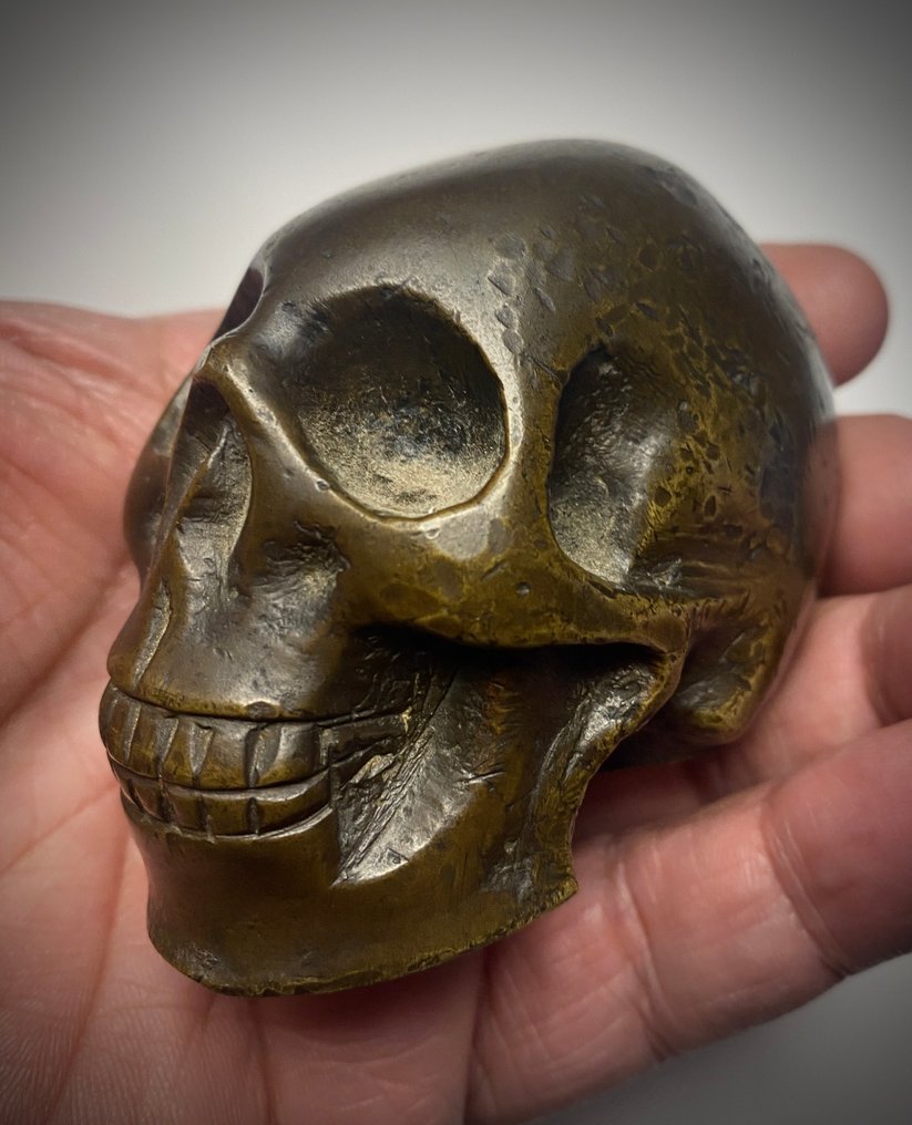 Sculpture, Memento Mori - Scultura in Bronzo Raffigurante Cranio Sorridente, Europa, XIX Secolo - 8 cm - Lost wax casting #3.2