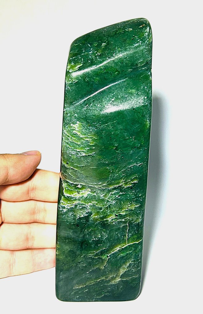 Aesthetic Nephrite Jade Freeform Pietra del chakra del cuore - Altezza: 178 mm - Larghezza: 57 mm- 1058 g - (1) #4.3