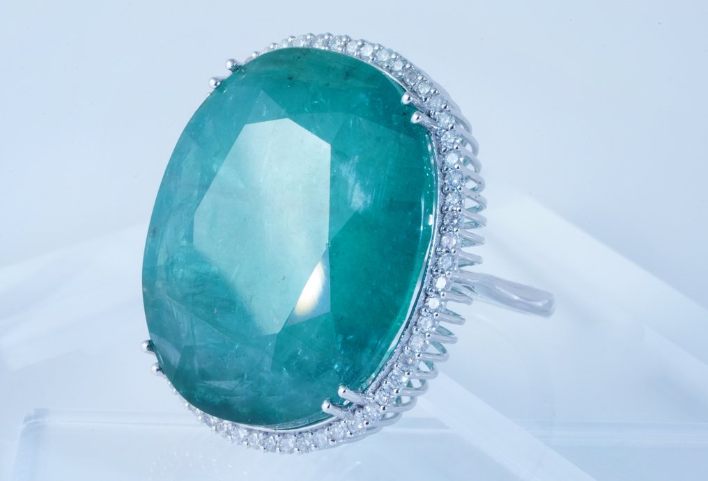 No reserve price - Ring Platinum -  41.50ct. tw. Emerald - Diamond #1.0