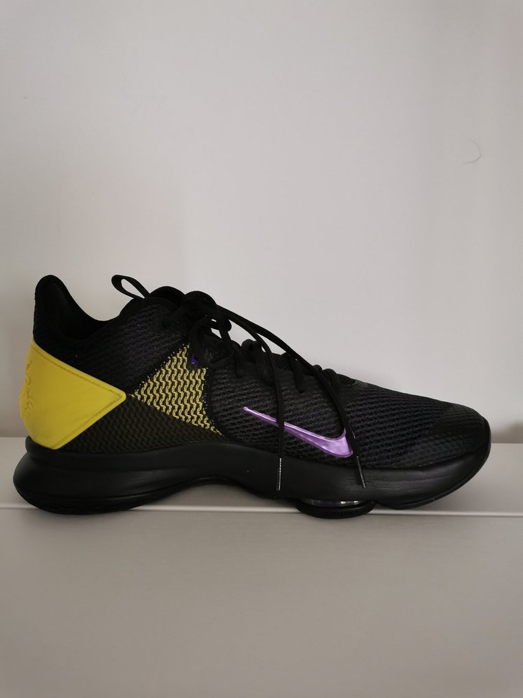 洛杉磯湖人 - NBA - LeBron James, handsigned shoe with COA - 籃球鞋 #2.1