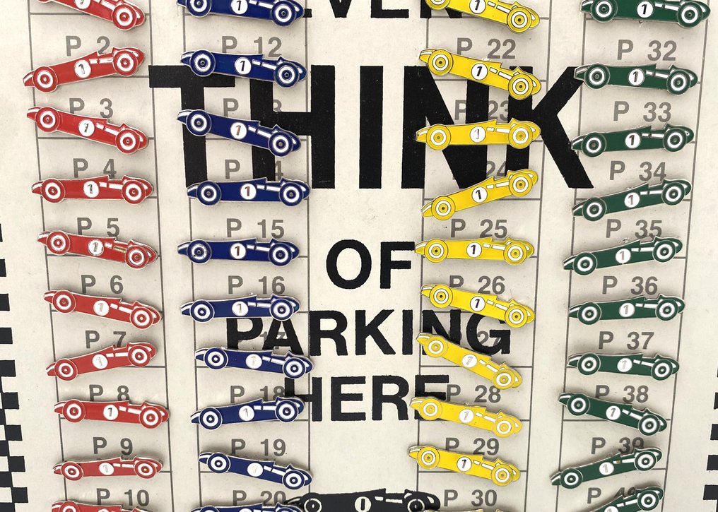 McGregor toonbankdisplay - met ‘race’ speldjes #2.1