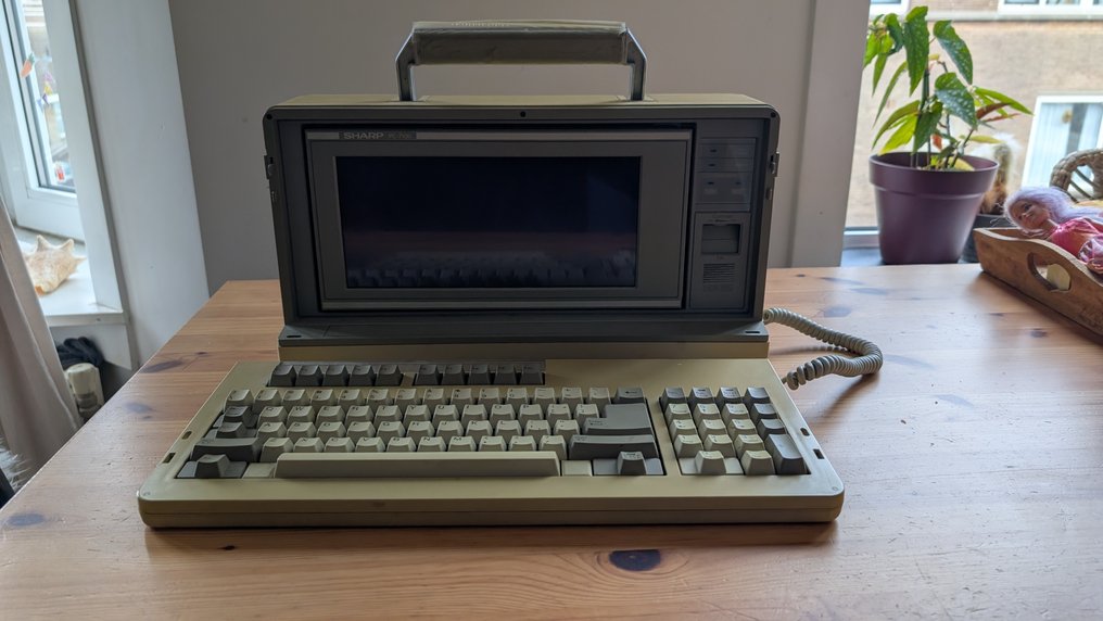 Sharp PC-7100 portable - Computer all-in-one - con custodia #4.3