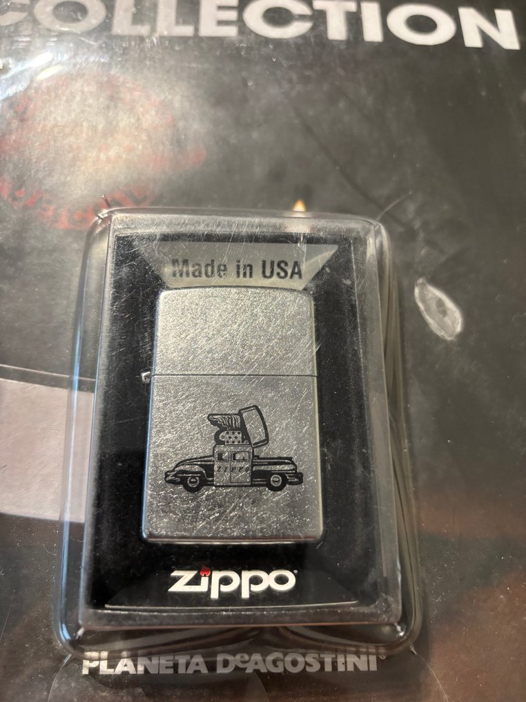 Zippo - Rare Zippo in Mint Condition Sealed Package 2010 in original box with Leaflet - Nincs minimálár - Zseb öngyújtó - Acél (rozsdamentes) #3.2