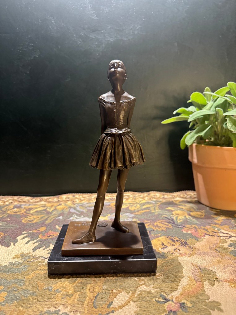 Naar Edgar Degas - Άγαλμα, De jonge danseres - 26 cm - Μπρούντζος, Μάρμαρο #1.0