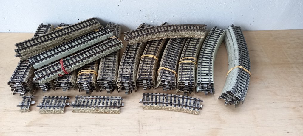 Märklin, Primex H0 - Serie 5100/5106/5120/5200 - Tory kolejowe (modelarstwo) (79) - 79-częściowa partia M-Rails i zwrotnice. #2.1