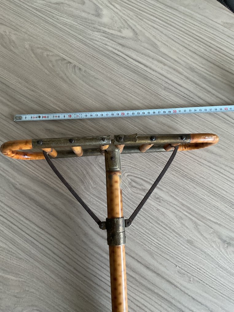Walking stick - Antique walking and sitting stick made of bamboo and brass. #4.3