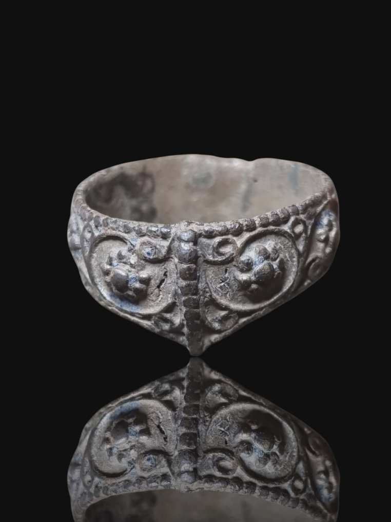 中世紀前期 青銅色, 令人惊叹的猫头鹰弓箭手 戒指  (沒有保留價) #1.0