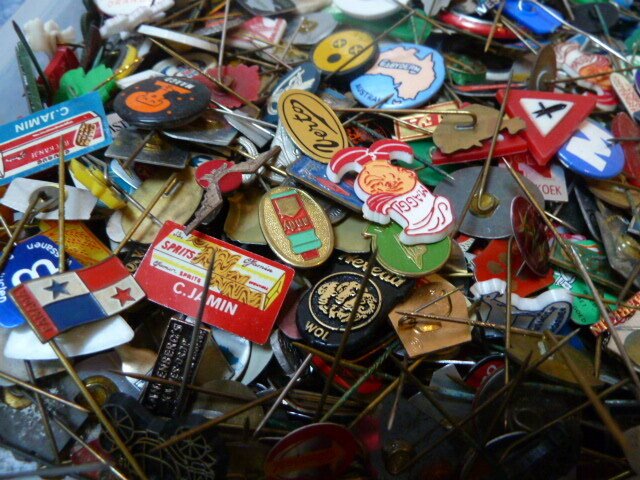 紀念品系列 - 一个拥有多达4500个徽章的收藏，涵盖不同的主题。 #2.1