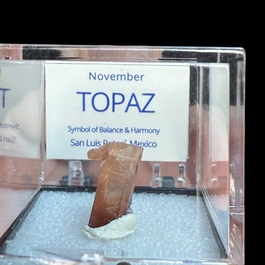 The perfect gift! -> The minerals of the twelve months of the year, a collection of 12 perfectly - Height: 21 cm - Width: 18 cm- 500 g #3.2