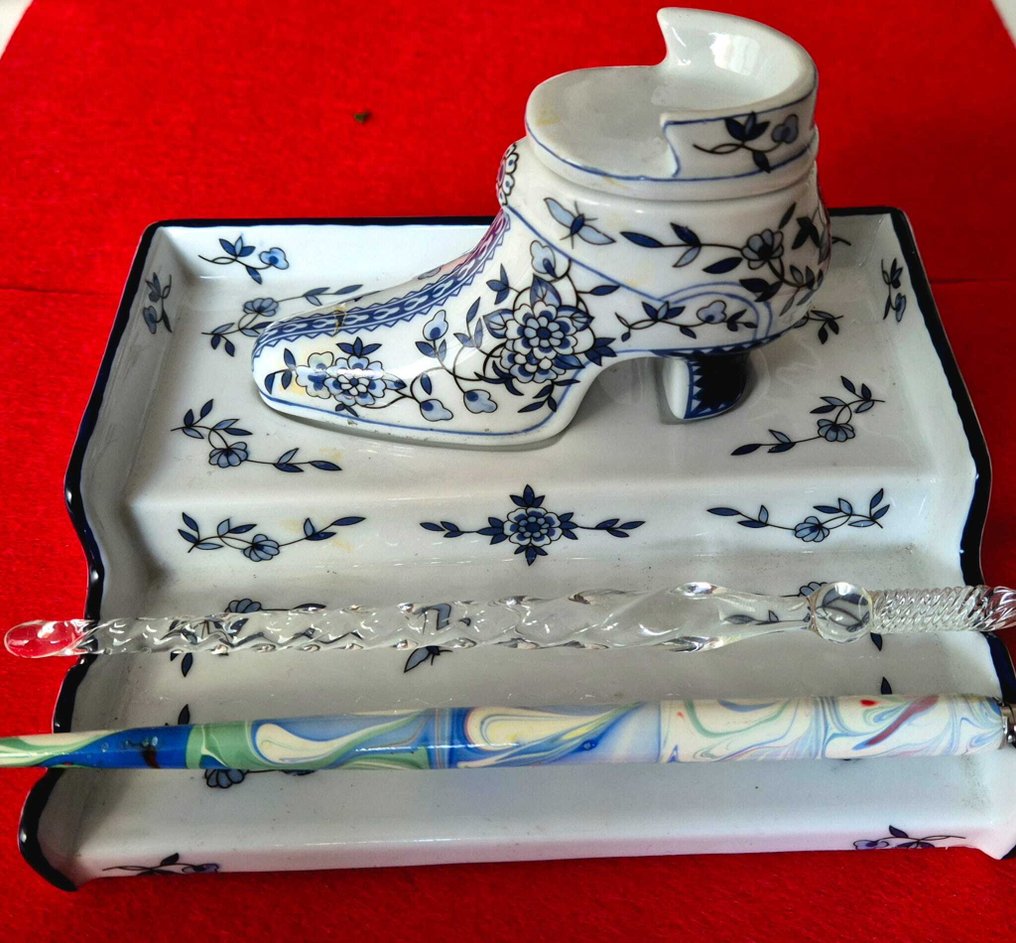 Authentic Models - Charles II - Sin precio de reserva - Tintero - Charles II Delft Inkwell - Porcelana, Vidrio, Metal #1.0
