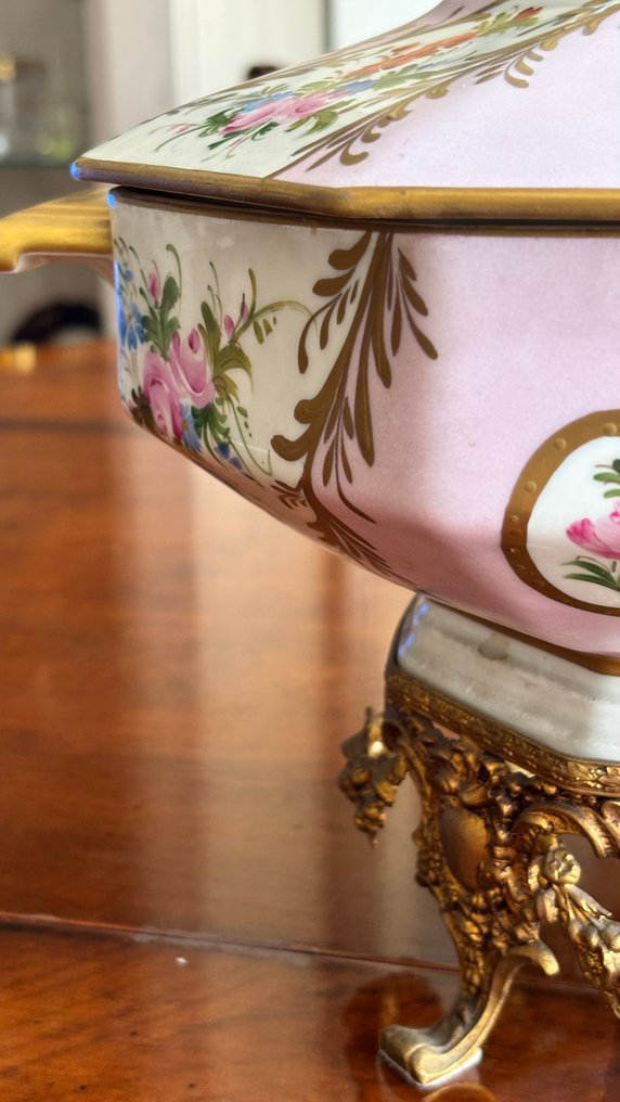 Limoges - Tureen - hard paste porcelain - French soup tureen #1.0