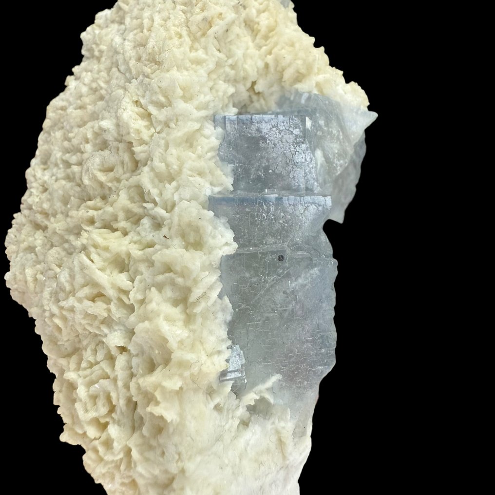 Φθορίτης Δολίτης Μπλε κρύσταλλα έως 3 εκ. - Ύψος: 10 cm - Πλάτος: 4 cm- 300 g #2.1