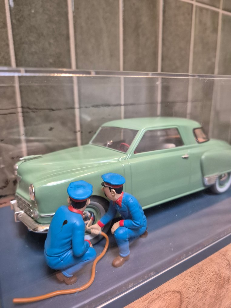 Moulinsart 1:24 - Machetă mașină - Hachette - Tintin – Mașină 1/24 – Studebaker-ul din garajul Simoun #2.1