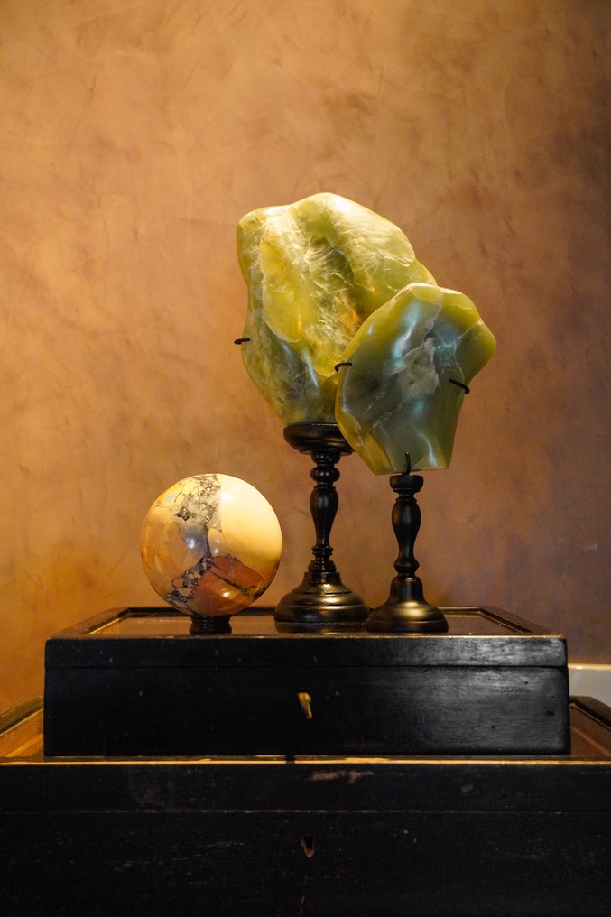 NO RESERVE PRICE - Wonderful Pair of Onyx Spheres on custom stands - Height: 12 cm - Width: 10.4 cm- 2700 g - (2) #1.0