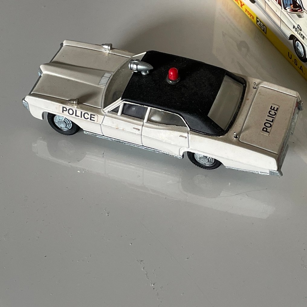 Dinky Toys 1:43 - Modellino di auto - Dinky Toys 251 U.S.A. Police Car With Speedwheels, Boxed - Made In England #2.1